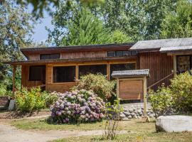 Refugio Ruka Cümelen, hostel in Panguipulli