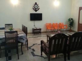 Rehaish Inn Furnished Rental Accommodation, hytte i Karachi