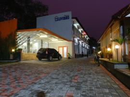 Wisma Lovebird, hotel con estacionamiento en Kalianget