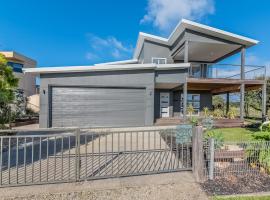 7 Graydens Road, Ventnor with Spectacular views, מלון בVentnor