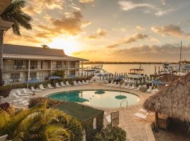 Cove Inn on Naples Bay, hotel near Naples Municipal - APF, 