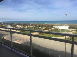 .Apartamento 1a linea de playa + piscina + parking DAIMUS, hotel en Daimuz