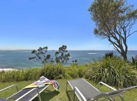 Stunning Ocean Views, feriebolig i Norah Head