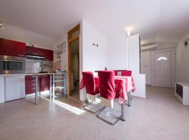 Strma Apartments, hotel in Vis