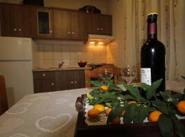 Alex Montos apartment Karousades Corfu, hotel en Karousádes