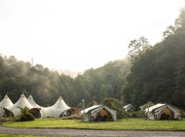 Under Canvas Great Smoky Mountains, luxury tent in Pigeon Forge