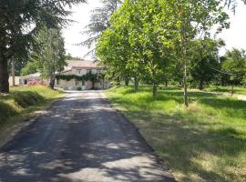 Gîte de Beausoleil, hotell i La Romieu