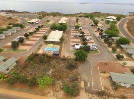 The Cove Holiday Village, hotel en Point Samson