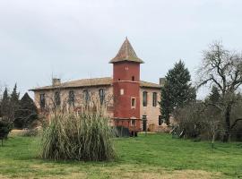 chateau fourclins, B&B in Merville