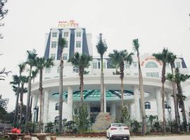 Royal Huy Hotel Vinh Phuc, מלון עם חניה בVĩnh Phúc