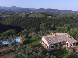 Casa degli ulivi - Villa with private pool, hotel em Monteleone Sabino