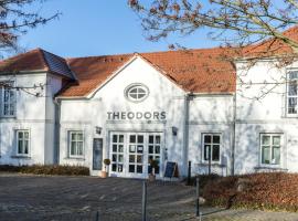 THEODORS Boutique Hotel, hotel with parking in Wustrau