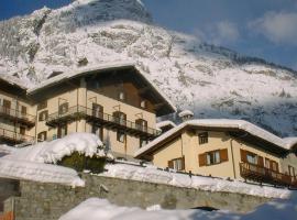 Hotel Ottoz Meublé, hotel v destinaci Courmayeur