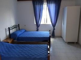 House with Sea View close to Platanias, cheap hotel in Vrísai