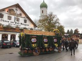 Metzgerei Gasthof Oberhauser - Hotel zur Post โรงแรมในEgling