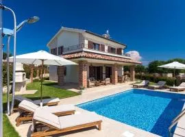 DeLuxe Villa Suza