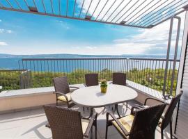 Apartment in Crikvenica 13719, hotel with parking in Klanfari