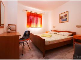 Apartments Zoro, отель типа «постель и завтрак» в Примоштене