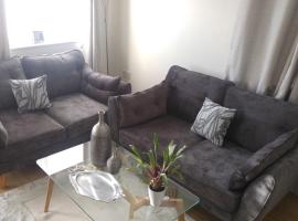 cosy annex close to leeds airport, hotel malapit sa Park Square, Guiseley