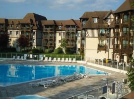 TRES BEL APPARTEMENT 8 PERSONNES WIFI OFFERT, hotel near Deauville Golf Course, Deauville