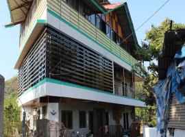 Shreyas Guest house - Tatkare Villa, hostal o pensió a Kashid