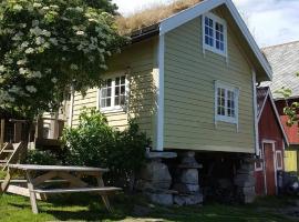 Brīvdienu māja Tiny house with Fjordview! pilsētā Lauvstad