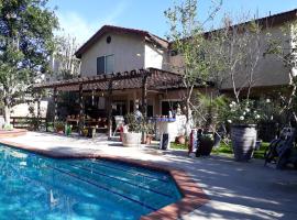 Comfortable Luxury Studio, hotel in zona Nethercutt Museum, Los Angeles