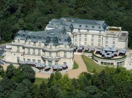 Tiara Château Hôtel Mont Royal Chantilly, hotel near Parc Asterix Amusement Park, La Chapelle-en-Serval