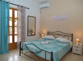 River house fully renovated & equipped 10' from DT, hotel en Potamós