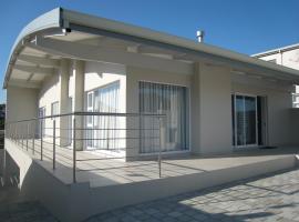 Myoli Holiday Apartments, apartment in Sedgefield