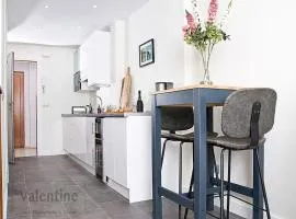 Stunning studio.Seaview with balcony and pool.