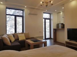 Cascade White Luxury Apartment, hotel perto de Yerevan Cascade (museu), Erevan