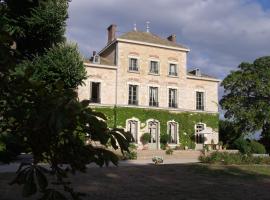 Château des Charmes, hotel v destinaci Guéreins