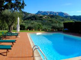 Villa Cenami Apartments with BIG POOL, departamento en Massarosa