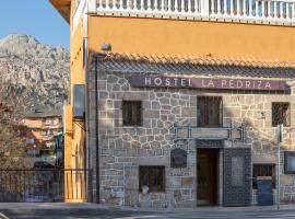 Hostel La Pedriza, pet-friendly hotel in Manzanares el Real