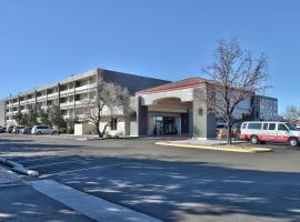 Ramada by Wyndham Albuquerque Midtown, hotel di Albuquerque