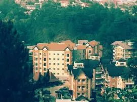 Courtyards Peak-Corner Pinestay - at Goshenland Baguio