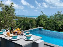 Sky Villa Seren with free car, biệt thự ở Laem Set Beach