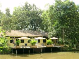 Isaan Perazim Park, hotel in Phon Thong