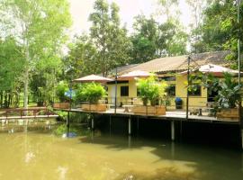 Isaan Perazim Park, hotel in Phon Thong
