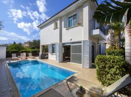 Villa Mesogeios 39, hotel v destinaci Paralimni