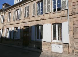 Viesnīca La Maison XVIIIe pilsētā Mulēna, netālu no apskates objekta dzelzceļa stacija Moulins-sur-Allier