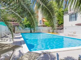 Hotel Plaza con piscina