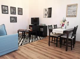 AT HOME IN CREMONA, apartamento en Cremona