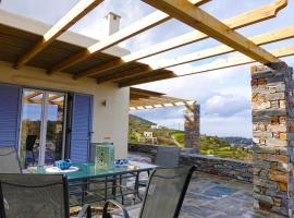 Cycladic Villa with sea view!, khách sạn ở Ioulida