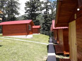 Ethno Village Koljeno Camp & Bungalows – hotel w mieście Andrijevica