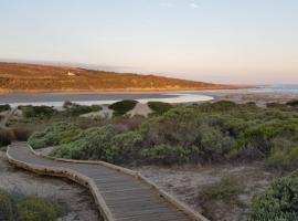 Gouritz Guesthouse, hotelli kohteessa Gouritzmond lähellä maamerkkiä Boggomsbaai Golf Club