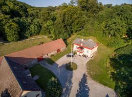 The Lodge, cottage in Borre