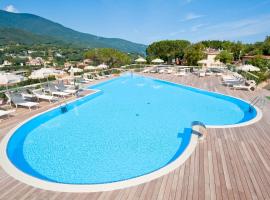 Hotel La Perla Del Golfo, hotel med jacuzzi i Procchio