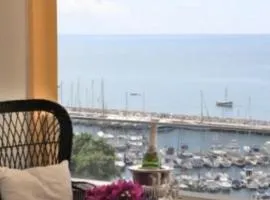 Apartment W Stunning View - MARINA - Free Parking & AC